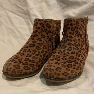Cat & Jack animal print toddler booties (size 9)